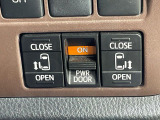【両側パワースライドドア】スマートキーや運転席のスイッチで後席両側スライドドアの開閉が可能♪電動だから力を入れてドアを開ける必要が無く、小さなお子様でも簡単に開け閉めでき快適です♪