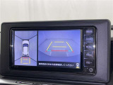 バックモニター付なので後退時に後方が見えるので安心。 車は構造上、死角がたくさんなので万が一を考えると必須ですね。 あくまで補助の為の装備、バックは目視で確認する事が重要ですよ。
