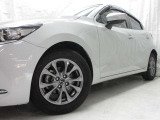 車両入庫時には、お客様より詳しくお話をお伺いさせて頂き、プロの査定士3名が「修復歴の有無」「不具合箇所の確認」等のチェックを行っておりますので、より安心してお乗り頂けるお車となります。