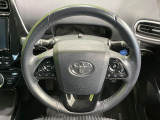 【純正革巻きステアリング】上質な革を使用することで、手にしっかり馴染みとても運転しやすいハンドルです♪