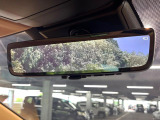 【デジタルインナーミラー】後席の大きな荷物や同乗者で後方が確認しづらい時でも安心!カメラが撮影した車両後方の映像をルームミラー内に表示。クリアな視界で状況の確認が可能です!