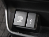 USBオーディオ用ソケットがついていますので携帯電話などを接続すれば音楽等の再生が可能です!シガーソケットもございます!