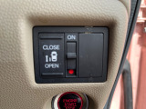 ★パワースライドドア★ スライドドアを運転席のスイッチやドアハンドルの操作などで電動開閉することができます。はさみみ込み防止機能をが採用されておりドアを閉めるとき人や物などを察知したら作動を中止します