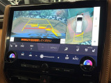 【パノラミックビューモニター】専用のカメラにより、上から見下ろしたような視点で360度クルマの周囲を確認することができます☆死角部分も確認しやすく、狭い場所での切り返しや駐車もスムーズに行えます。
