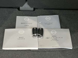 インテリジェントキーです♪キーを近づけてドアハンドルのスイッチを押すだけで開閉が出来ます♪カバンやポケットに入れてても反応するのでスムーズに乗車出来ます☆