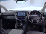 オシャレなインテリアで運転する気分も盛り上がりますよね^^