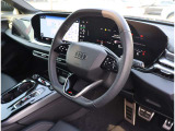 Audi正規ディーラーが高品質をお約束。高度な訓練・教育を受けたAudi専任メカニックが、100項目にもおよぶ精密な点検を実施。すべてクリアしたAudi車だけ、あなたのお手元に届けられるのです