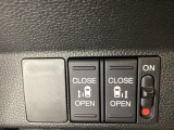 リアドアは乗り降りに便利な両側電動スライドドアです。また運転席に座っていながらスイッチ操作で自在にスライドドアを開け閉めできます。
