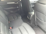 2列目シートも人間工学に伴った構造になっております☆長時間乗車しても疲れにくくなっておりますのでぜひ一度乗ってご体感ください!