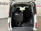 後席は片側のみ格納も可能!使い方に合わせたシートアレンジが出来ますので人数もしっかり乗れて大きな荷物も積載可能!