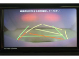 ハンドル操作に連動してガイドラインが変化するバックカメラ搭載です。クルマは構造上たくさんの死角がありますので、とても便利な機能ですね。あくまで補助の為の装備ですのでバックは目視での確認が大事ですよ!