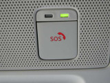 急病時や危険を感じた時、SOSコールスイッチを押すと専門のオペレータに繋がって、警察や消防への連携をサポートしてくれます。また、万が一の事故発生時には、エアバッグ展開と連動して自動通報します。