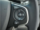 ◆アダプティブクルーズコントロール◆予め設定した車速内でクルマが自動的に加減速。前走車との適切な車間距離を維持しながら追従走行します。【LKAS】車線維持支援システムでステアリング操作を支援。