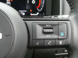 運転支援機能・プロパイロット搭載。 設定した速度で定速走行でき、先行車に自動で追従走行も可能です。さらにハンドル支援機能もあり、車線の中央を走るように制御してくれます。