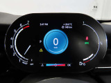 デジタルメーターは視認性が非常に良く、運転時の視線を逸らさず様々な情報の確認が行えます。