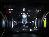イヤ空気圧や車両情報がメーターパネル内に表示されるので安心!