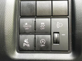 【スマートアシスト】走行中に前方の車両等を認識し、衝突しそうな時は警報とブレーキで衝突回避と被害軽減をアシスト。より安全にドライブをお楽しみいただけます。