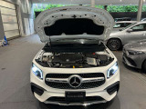 納車前整備はメーカー規定に基づき併設工場で入念に行います。メルセデス・ベンツ指定のツールと技術を用い、メーカーの研修を受けたメカニックがお客様のお車を整備いたします。神奈川運輸支局指定整備工場です。