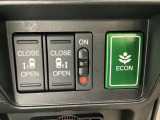 リアドアは乗り降りに便利な両側電動スライドドアです。また運転席に座っていながらスイッチ操作で自在にスライドドアを開け閉めできます。