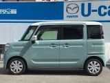 純正ホイールカバーで全体的にデザインがまとまっています。車も人も、オシャレはまずは足元からですね。