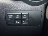【パーキングセンサー】障害物などが車両に近づいた際に、音と画面表示にてお知らせしてくれます。警告音も段階的に鳴ってくれるので、どのくらいの近さなのか感覚的に察知することが出来ます♪