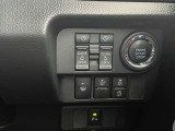 [運転席からラクラク操作!] 運転席に電動スライドドア操作スイッチを装備。乗車前後のドア開閉もスムーズに行えます!