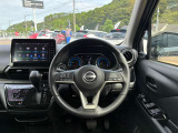 ハンドルには各種スイッチがあり、運転中でもオーディオの選曲や音量調整など手元で簡単に出来ます!