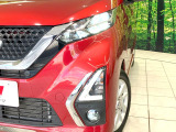 【LEDヘッドライト】悪天候や夜間走行時も良好な視界を確保し安心して運転できる高輝度LEDヘッドライトを装備!点灯速度が早く、消費電力も抑えられています。