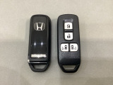 スマートキー付きですからドアロックの開閉およびエンジンスタートが楽々です。電動スライドドアの開け閉めもボタンで操作できます。スペアキーも同じものを用意しております。