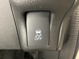 VSA装備車です。VSAはドライバーの操作と車の動きを見守っています。もし車の挙動が乱れたとき、4輪別々にブレーキをかけたり、エンジンパワーをしぼることによって車を安定させます。