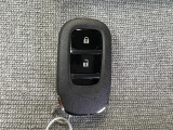 ポケットやバッグに入れたままドアの施錠・解錠ができ、エンジンもボタンひとつで始動できます。荷物が多い時でもスムーズです。