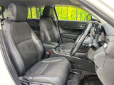 運転席シート廻りは使用感も少なく、良好な状態となっています。前オーナー様が丁寧に使っていたことがよくわかりますね。