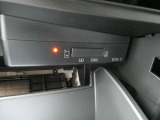 純正ドライブレコーダー:前方と車内後方の運転状況を映像で記録します。