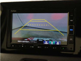 バックカメラ搭載です!車庫入れが苦手な人はもちろん、車両感覚に自信がある人にもお勧めです!見えない箇所が見えるようになるので、低い障害物や隠れてしまっている子供の存在等にも気付く事が出来ます。