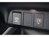 USBオーディオ用ソケットがついていますので携帯電話などを接続すれば音楽等の再生が可能です!