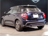 【ゴーカートフィーリング】入り組んだ細い街中でも何のストレスもなく走るMINIはまるでゴーカートに乗っているかのような乗り味で非常に特徴的で唯一無二です!!