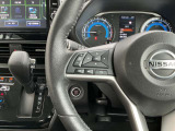 ナビの音量など車両情報を手元で操作できるハンドルスイッチ付き。