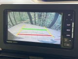 【バックカメラ】駐車時に後方がリアルタイム映像で確認できます。大型商業施設や立体駐車場での駐車時や、夜間のバック時に大活躍!運転スキルに関わらず、今や必須となった装備のひとつです!