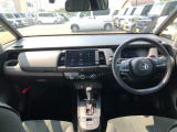 【インパネ全体】手が届きやすく、どなたでも運転しやすいです。シンプルで使いやすい設計になっています!
