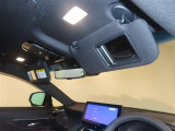 運転席・助手席バニティミラー&照明付サンバイザー