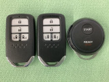 スマートキー付きですからドアロックの開閉およびエンジンスタートが楽々です。電動スライドドアの開け閉めもボタンで操作できます。加えて、純正リモコンエンジンスターター用の操作キーもついています。