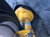 【ビルシュタイン製ダンパー】高速走行時の車両安定性を向上させてくれる人気の装備。街乗りの乗り心地も犠牲にせず、スポーティな走行をお楽しみいただけます♪