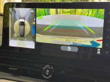 【アラウンドビューモニター】専用のカメラにより、上から見下ろしたような視点で360度クルマの周囲を確認することができます☆死角部分も確認しやすく、狭い場所での切り返しや駐車もスムーズに行えます。