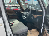 運転席まわりは、使用感も少なく良好な状態です。