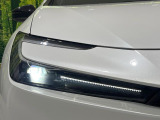 【LEDヘッドライト】悪天候や夜間走行時も良好な視界を確保し安心して運転できる高輝度LEDヘッドライトを装備!点灯速度が早く、消費電力も抑えられています。