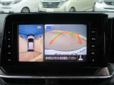 アラウンドビューモニターも装備しております。ご覧のように車体を真上か見たような映像なので、車庫入れの苦手なお客様ももうご心配いりません。