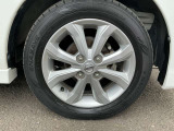 純正アルミホイール装着です!足元からおしゃれを!タイヤサイズは155/65R14です。