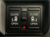【両側パワースライドドア】両側がパワースライドドアになっており、運転席のスイッチやスマートキーでも開閉が可能です!開口部も広いので乗り降りも楽々♪