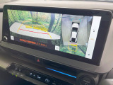 【パノラミックビューモニター】専用のカメラにより、上から見下ろしたような視点で360度クルマの周囲を確認することができます☆死角部分も確認しやすく、狭い場所での切り返しや駐車もスムーズに行えます。