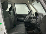 【運転席】シート周りは使用感も少なく、良好な状態となります。丁寧につかわれていたことがよくわかります。
